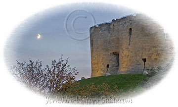 Picture of Cliffords Tower at dusk